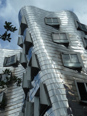 Gehry-Bauwerk im Medienhafen Düsseldorf