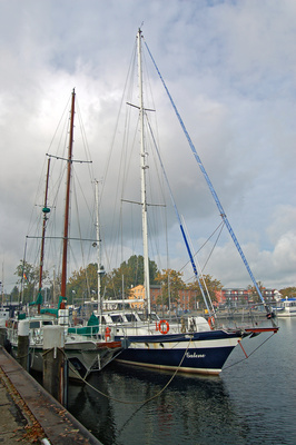 Segelschiffe im Hafen von Lauterbach auf Rügen