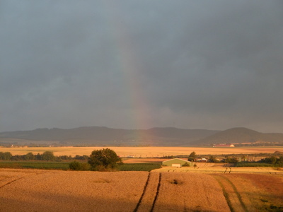 Sonnenaufgang mit Regenbogen