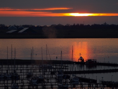 Sonnenuntergang über dem Segelhafen...