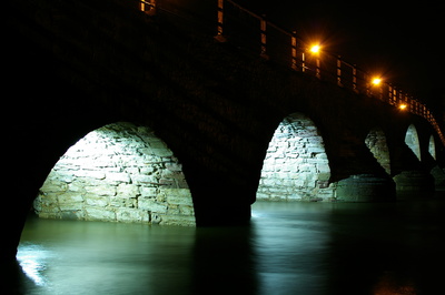 Burgauer Brücke bei Nacht