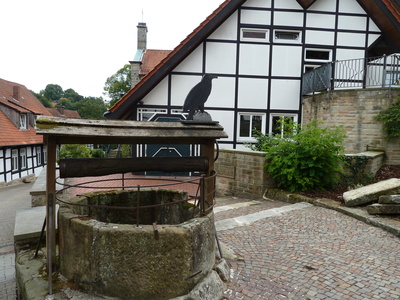 Tecklenburg Brunnen mit Rabe