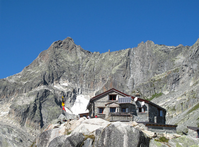 Albert-Heim-Hütte vor dem Winterstock