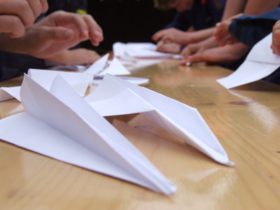 Papierflieger bauen