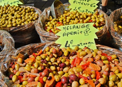 oliven auf dem provencemarkt