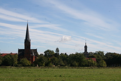 Zwei Kirchen im Ort