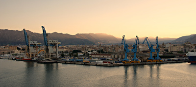 Frachthafen von Palermo
