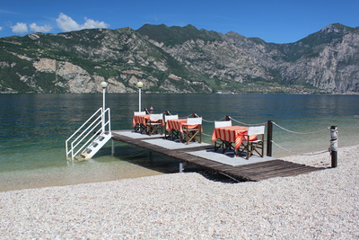 Tisch am See