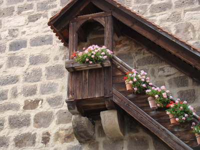 Blumentreppe in den Turm