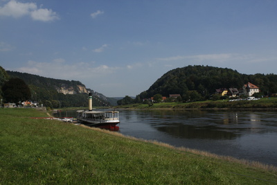 Elbe mit Dampfer