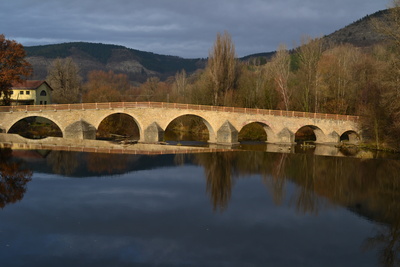 Steinbogenbrücke