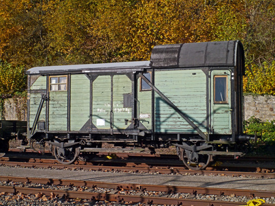 Alter Güterzugbegleitwagen , . . .