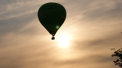 Heißluftballon vor der Sonne