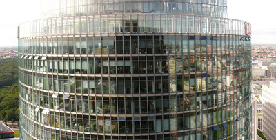 Glasfassade beim DB-Haus in Berlin