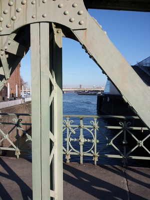Brücke am Schokoladenmuseum Köln