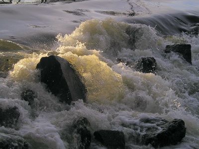 Das Licht am Wehr