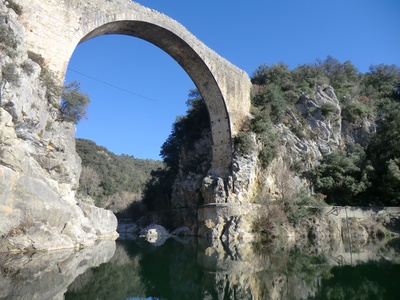 Pont de Llierca, Ansicht vom Ufer aus