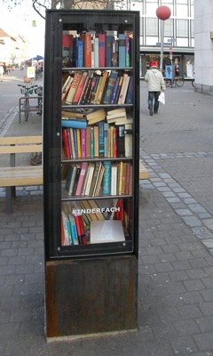 offener Bücherschrank in Erlangen