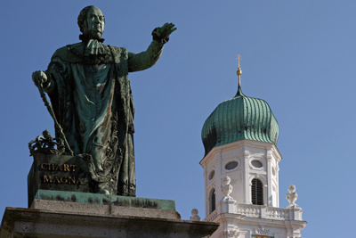 Passauer Dom und Statue