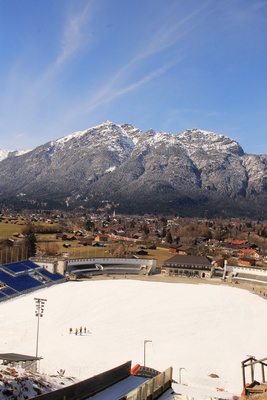 Olympiaschanze Garmisch mit Blick auf Kramerspitz