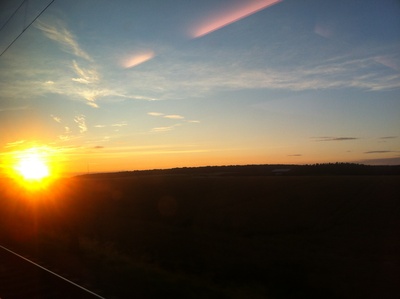 Zugfahrt mit Sonnenuntergang
