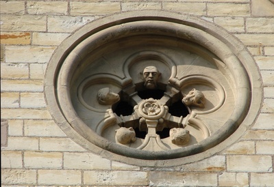Paderborner Dom, ovales Kirchenfenster