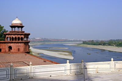 Die Yamuna und Blick auf das Agra Fort