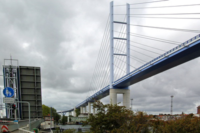 Pylon der Ziegelgrabenbrücke (Strelasundquerung)