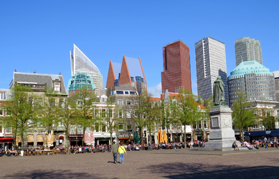 Urbanität vor Mons­t­ro­si­tät - Den Haag Plein