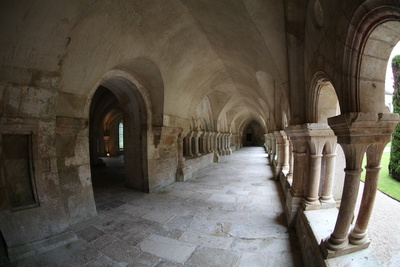 Kreuzgang Abbey de Fontenay