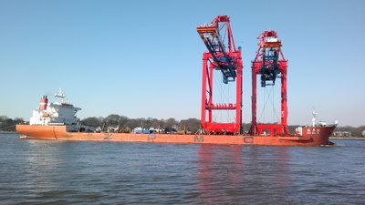 Neue Containerbrücken für Hamburg
