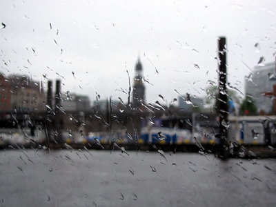 Fleetfahrt in Hamburg bei Regen