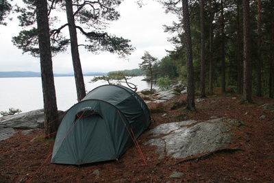 Insel-Camp auf schwedischen Seen