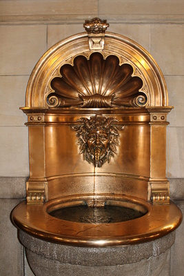 Kleiner Brunnen im Rathaus