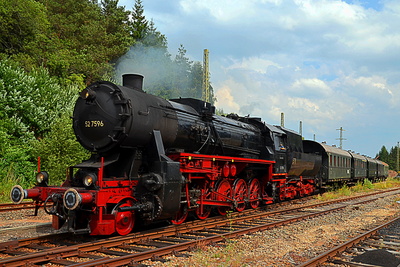 527596 im Bahnhof Seebruck
