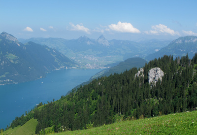 Blick nach Brunnen, Schwyz und den Mythen