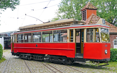 Alter Straßenbahnwagen . . . .