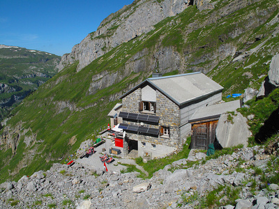 Glärnisch-Hütte auf 1990 Meter