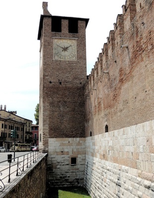 Verona, Uhrenturm des Castelvecchio