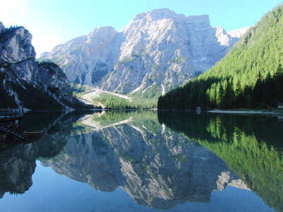 Der Pragser Wildsee in den Südtiroler Dolomiten