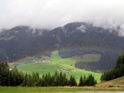 Regenbogen im Tal