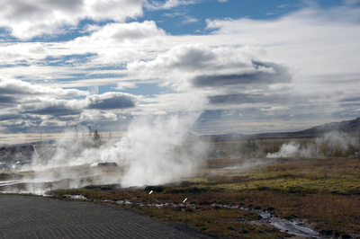 Dampf und Wolken in Island