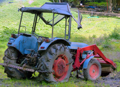 ausgedienter Traktor