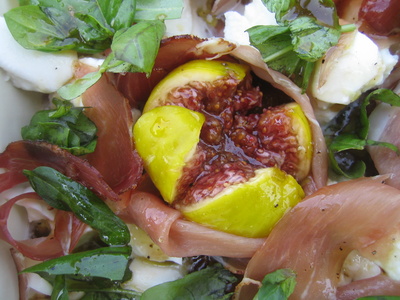 Salat mit Feigen und Mozarella