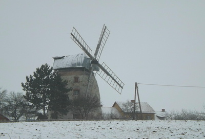 Die Windmühle im Schnee