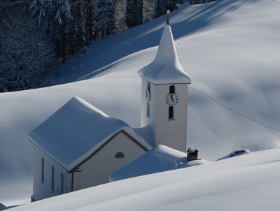 Bergkirche im Winter