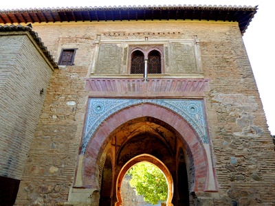Das Weintor (Puerta del Vino)