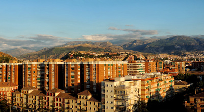 Granada mit Sicht auf die Sierra Nevada
