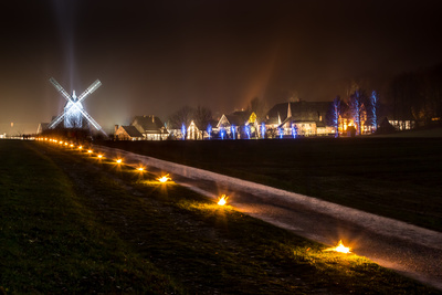 Historisches Dorf bei Nacht