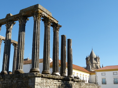 Tempel und Kathedrale (Evora)
